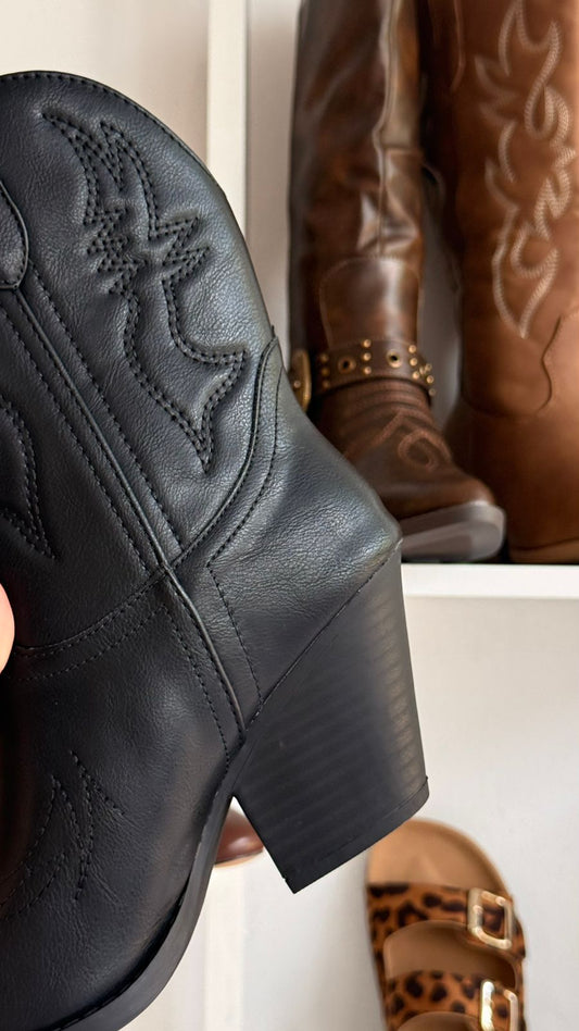 BOTINES COWBOY BORDADO FOREVER NEGRO