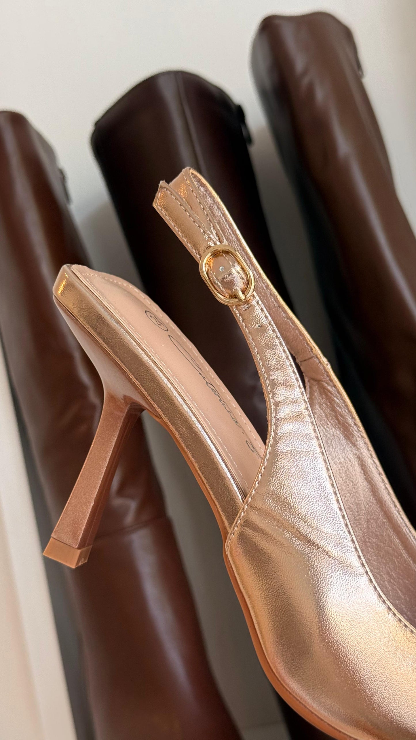 PUMP HEELS CHAROL ROSE GOLD Y CON BROCHE