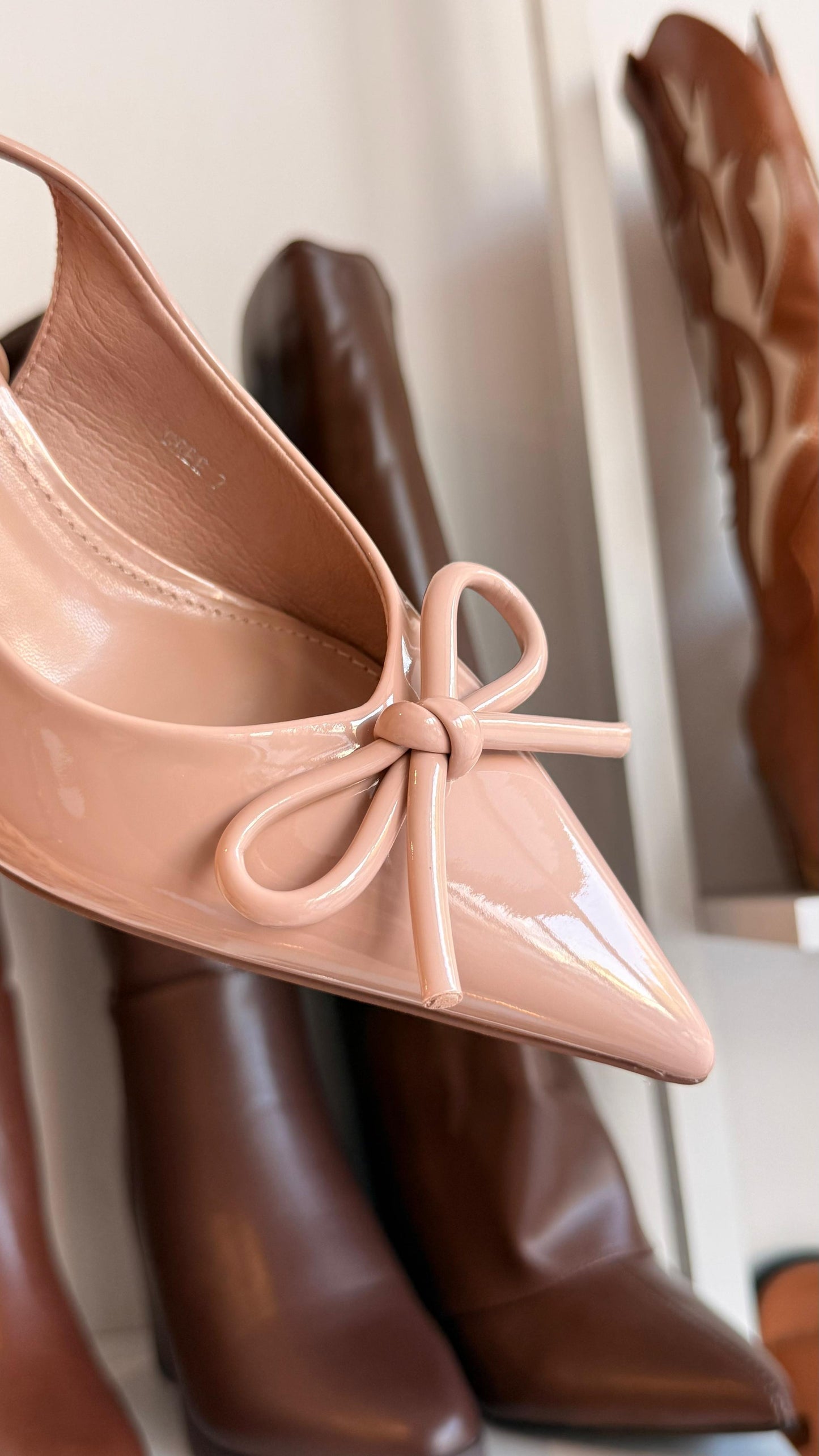 PUMP HEELS NUDE DE MOÑITO CHAROL