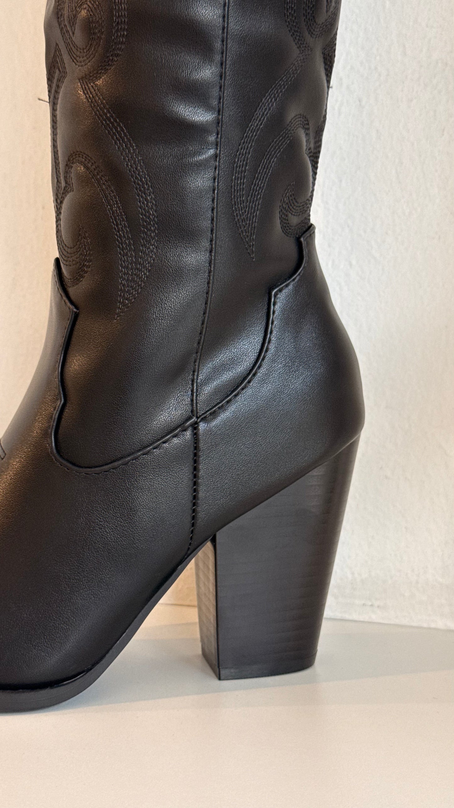 COWBOY BOOTS LARGAS CON TACÓN