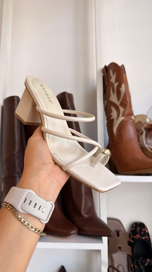 BLOCK HEELS LATTE CON ANILLO