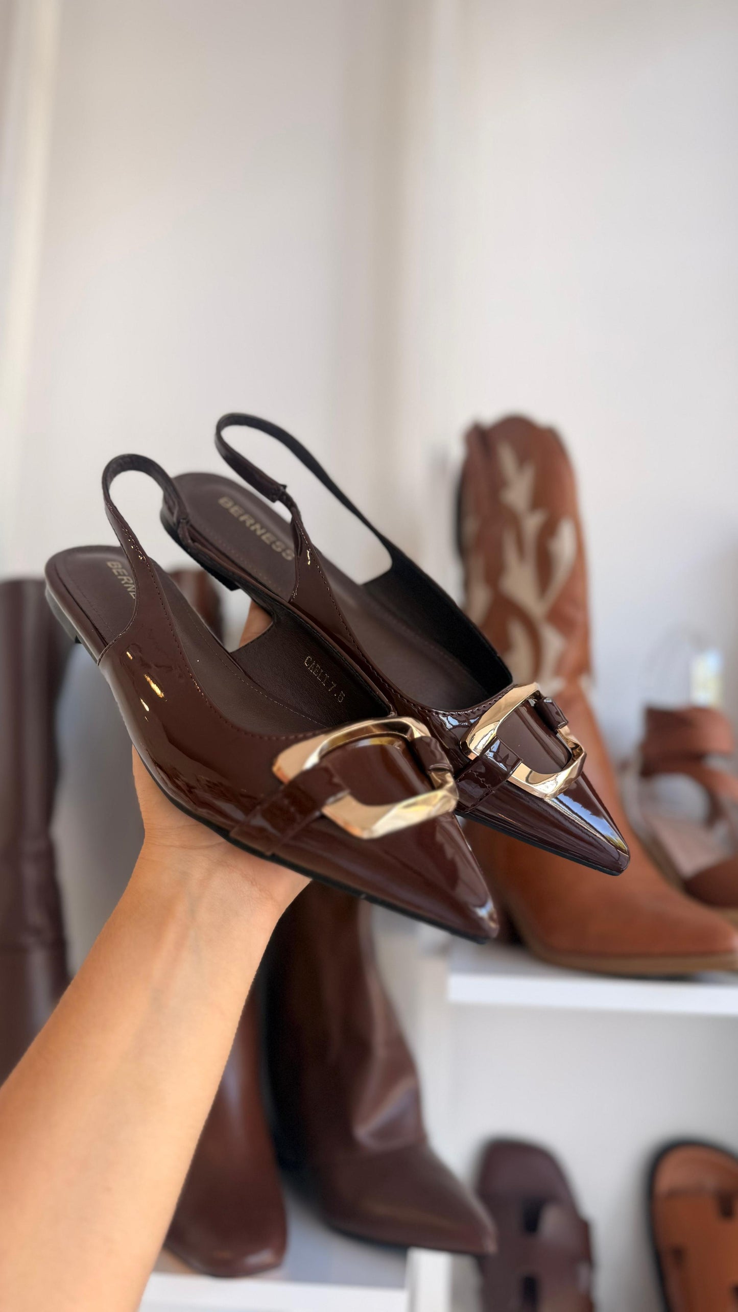 MULES CAFE DETALLE DORADO