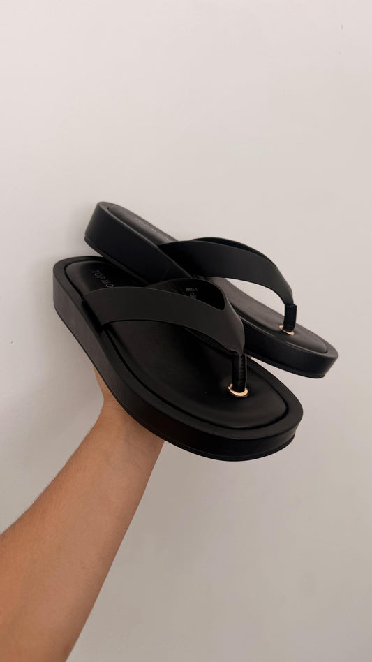 THONG PLATAFORMA NEGRA